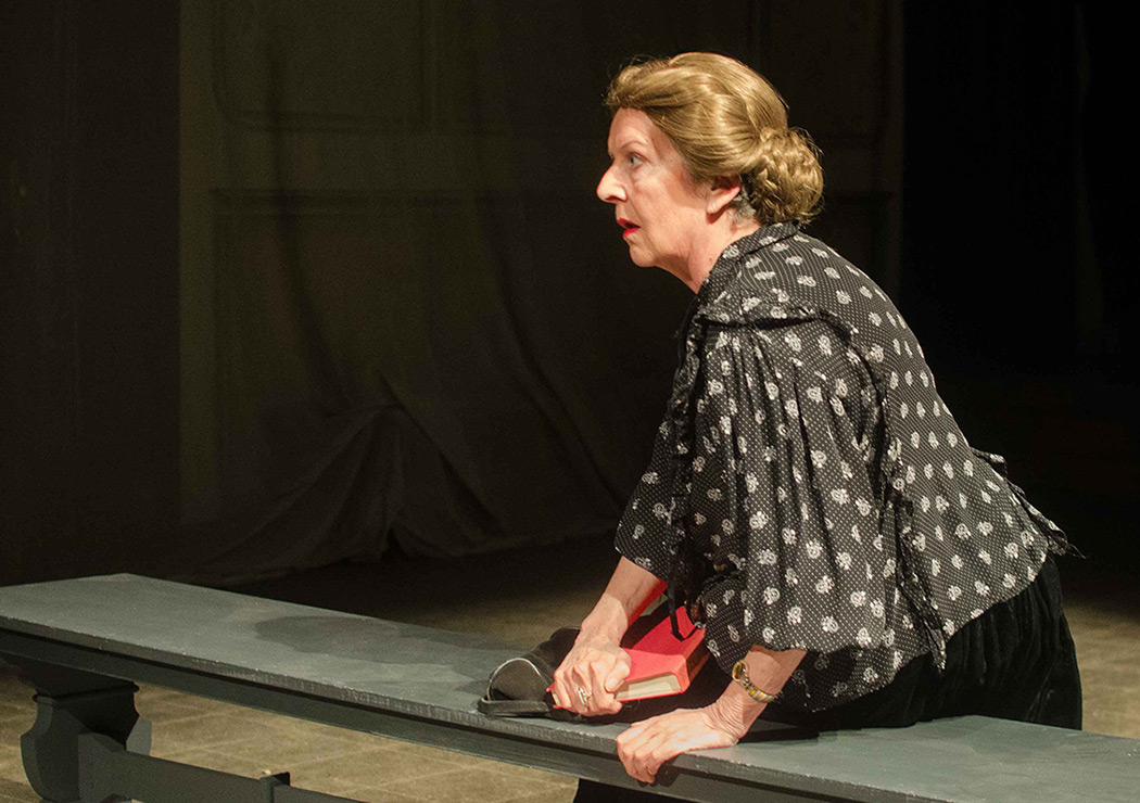 Bühnenfoto »Die Frau in Weiß«