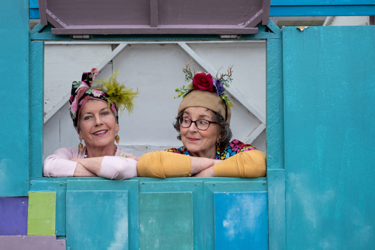 Foto: Alice Hoffmann und Bettina Koch in »In Würde albern«
